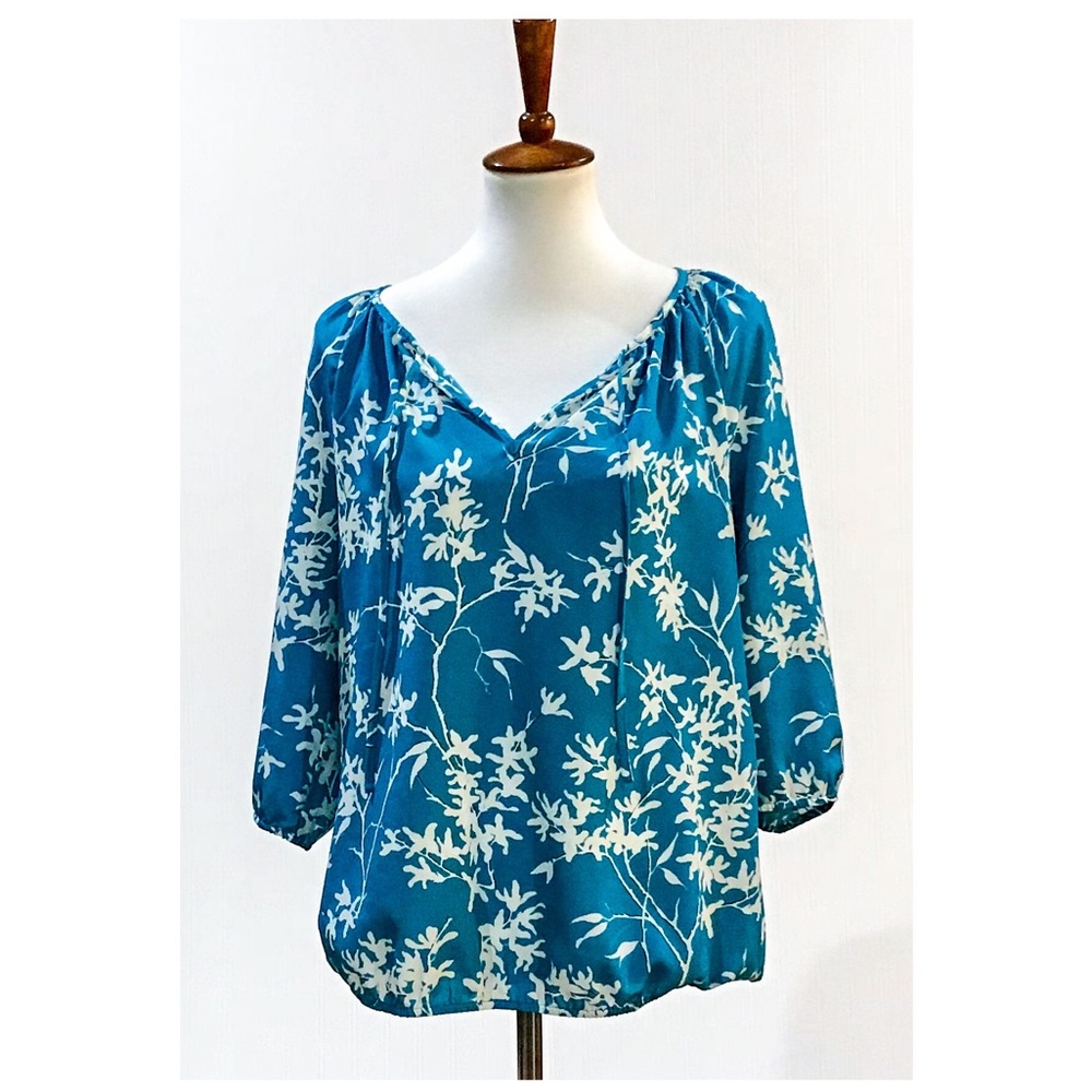 Loft Blue Floral Print Tie V-Neck 3/4 Sleeve Top